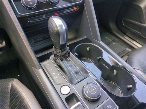 Used 2022 Volkswagen Atlas SEL Premium image 12