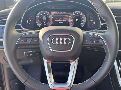 Used 2025 Audi Q7 3.0T Premium image 12
