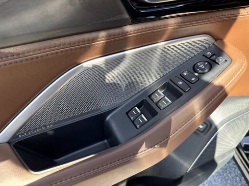 Used 2023 Acura MDX SH-AWD w/ Advance Package image 16