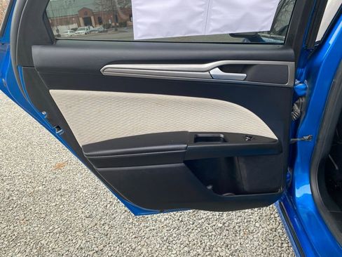 Used 2019 Ford Fusion SE w/ Equipment Group 151A image 16