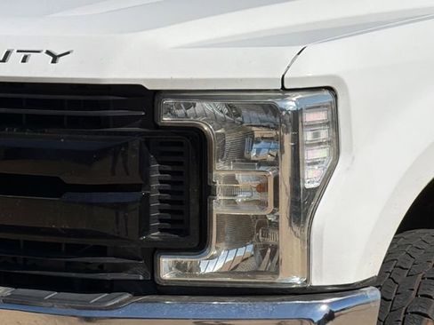 Used 2017 Ford F250 XLT w/ XLT Premium Package image 4