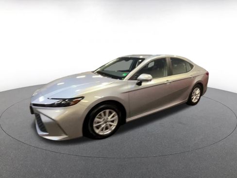 Used 2025 Toyota Camry LE image 8