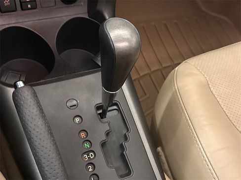 Used 2012 Toyota RAV4 Limited image 27