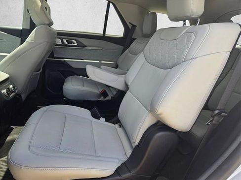Used 2026 Ford Explorer Platinum w/ LUX Leather Package AWD/4WD image 15