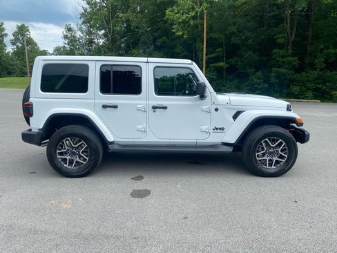 New 2025 Jeep Wrangler Unlimited Sahara AWD/4WD image 2