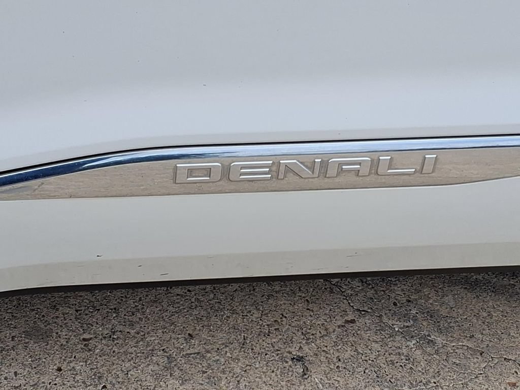 Used 2018 GMC Acadia Denali w/ Technology Package FWD image 10
