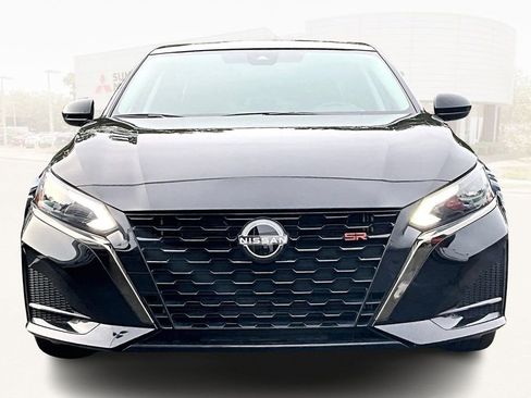 Used 2023 Nissan Altima 2.5 SR image 2