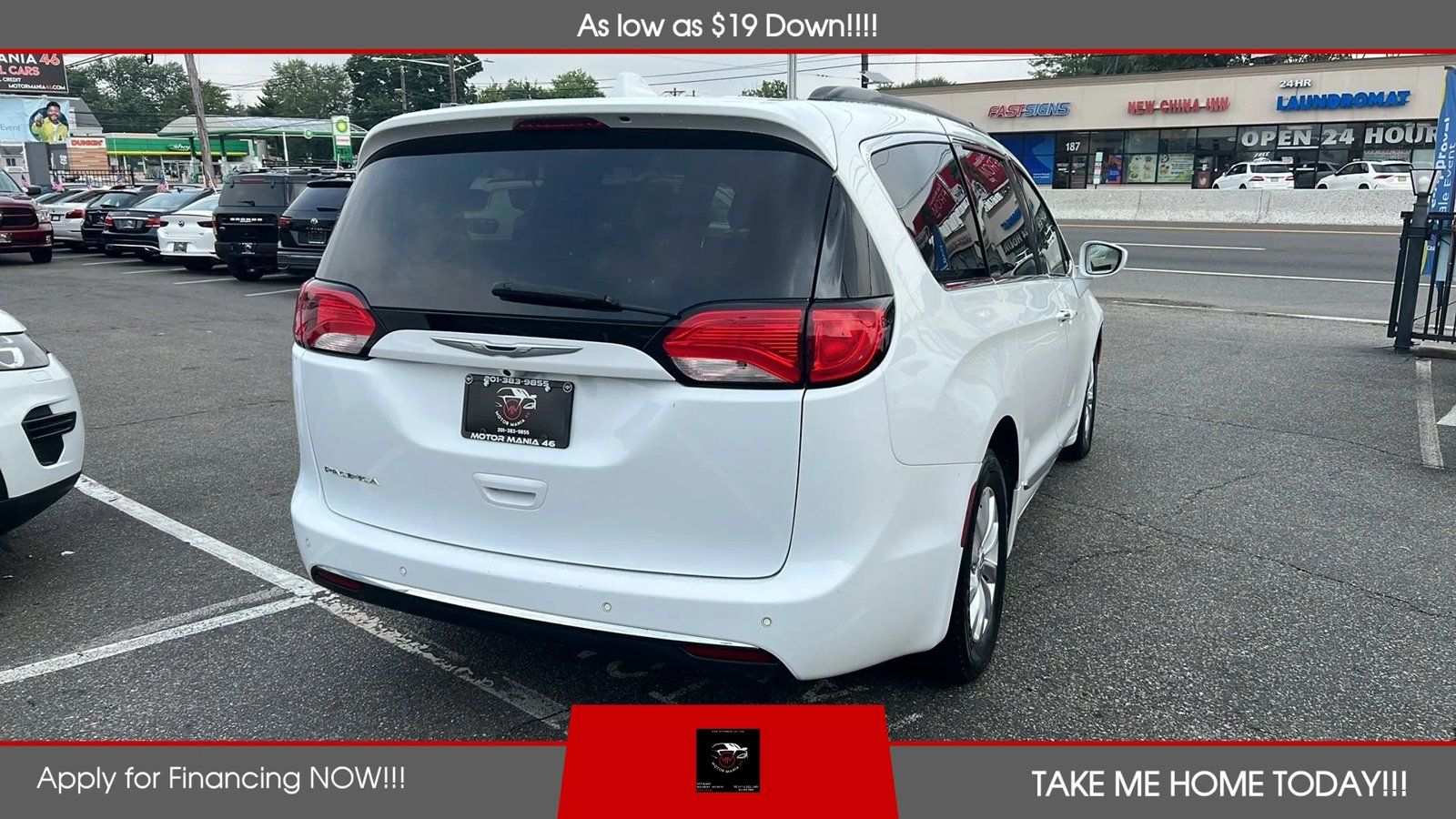 Used 2017 Chrysler Pacifica Touring-L FWD image 4
