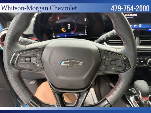 Used 2025 Chevrolet Trax RS w/ Sunroof Package FWD image 9
