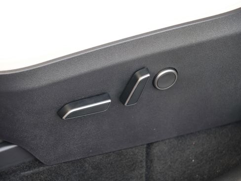 Used 2023 Tesla Model Y Long Range image 28