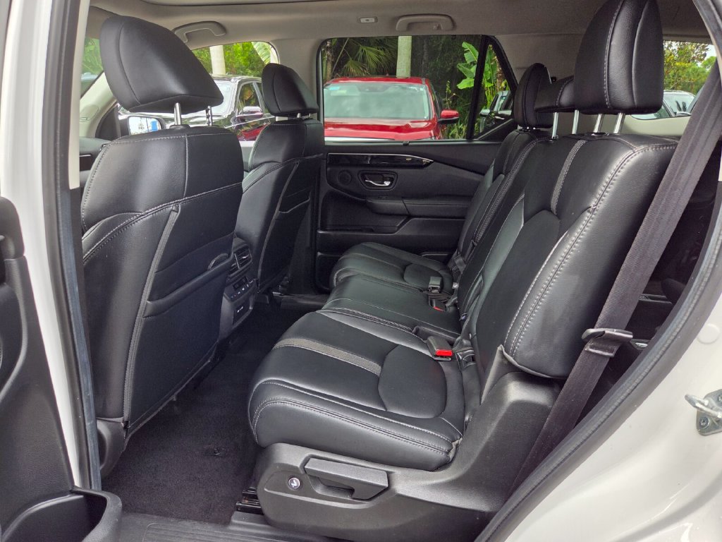 Certified 2024 Honda Pilot Touring image 11