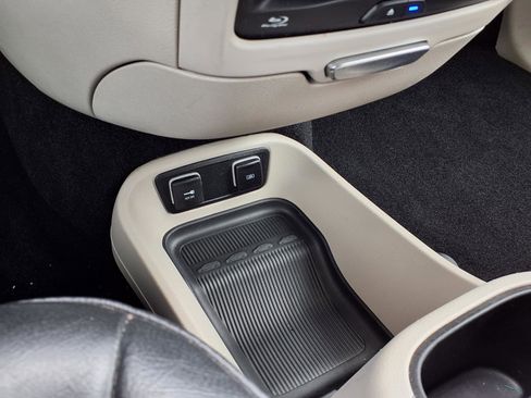 Used 2018 Chrysler Pacifica Touring-L Plus image 17