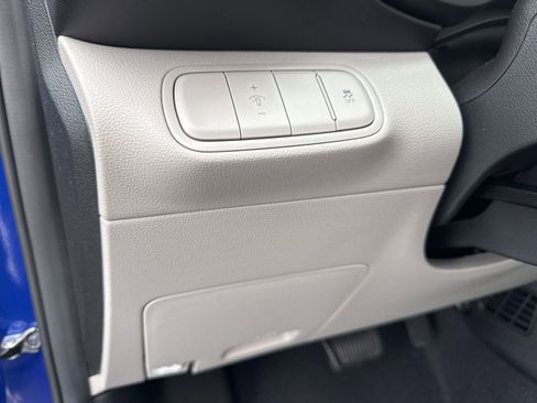 Certified 2024 Hyundai Venue SEL image 17