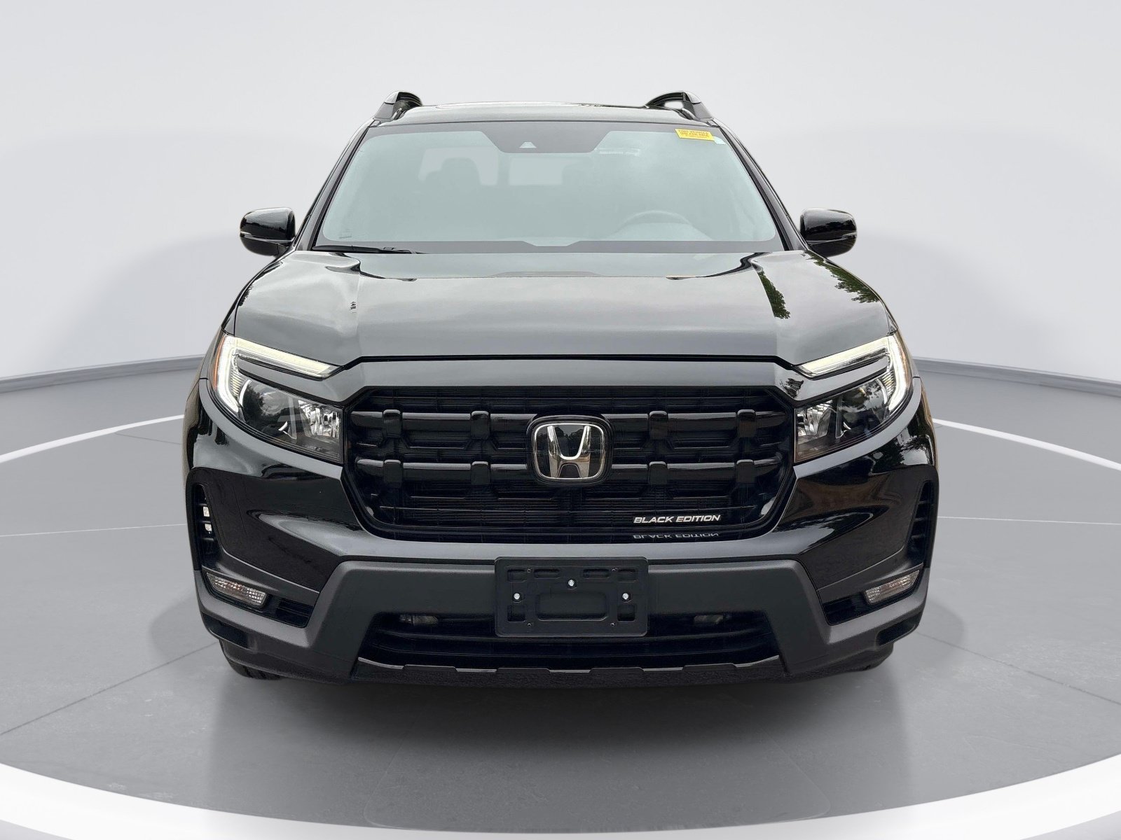 Used 2025 Honda Ridgeline Black Edition image 2