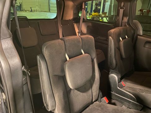 Used 2018 Dodge Grand Caravan SE image 31