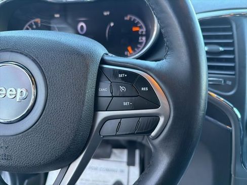 Used 2018 Jeep Grand Cherokee Limited image 23