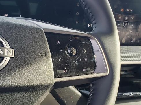 Used 2025 Nissan Murano SV image 30