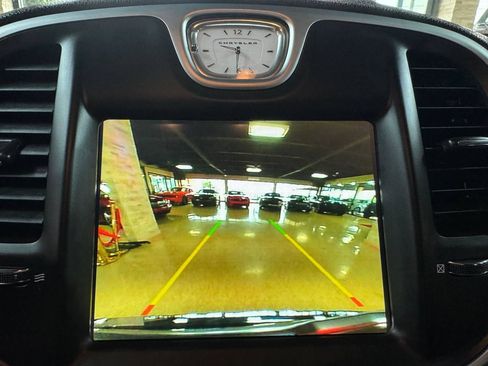 Used 2022 Chrysler 300 Touring RWD image 28