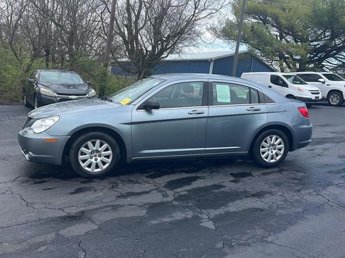 Used 2010 Chrysler Sebring Touring image 2
