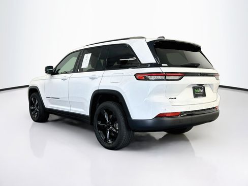 Used 2024 Jeep Grand Cherokee Altitude AWD/4WD image 5