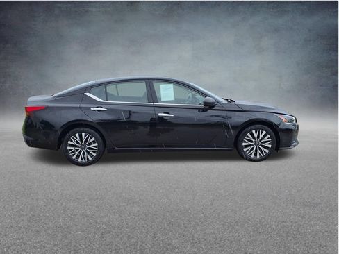 Used 2025 Nissan Altima 2.5 SV FWD image 9