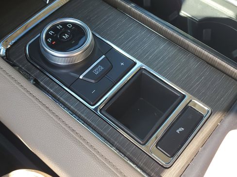 Used 2022 Ford Expedition Max Limited image 10