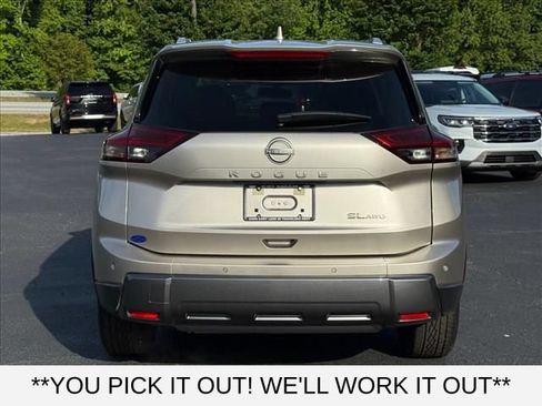 Used 2024 Nissan Rogue SL AWD/4WD image 5