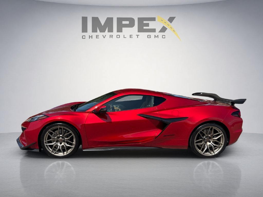 Used 2025 Chevrolet Corvette Z06 RWD image 2