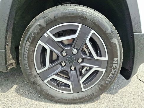 Certified 2026 Jeep Cherokee Limited AWD/4WD image 8