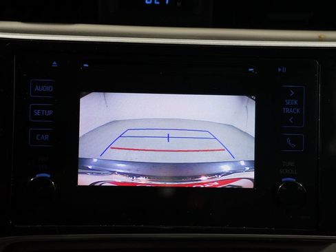 Used 2018 Toyota Corolla LE FWD image 17