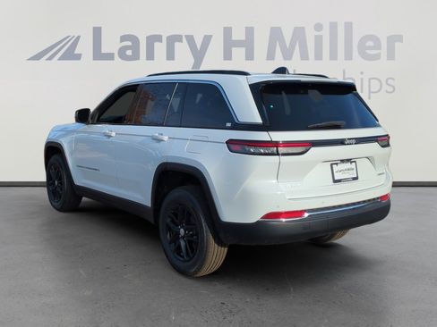 New 2025 Jeep Grand Cherokee Laredo image 3