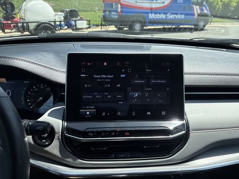 Used 2022 Jeep Compass Limited image 27