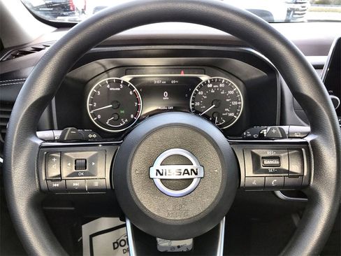 Used 2021 Nissan Rogue S image 14