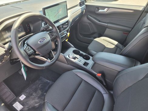 New 2025 Ford Escape SE image 11