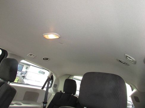 Used 2015 Dodge Grand Caravan SXT image 19