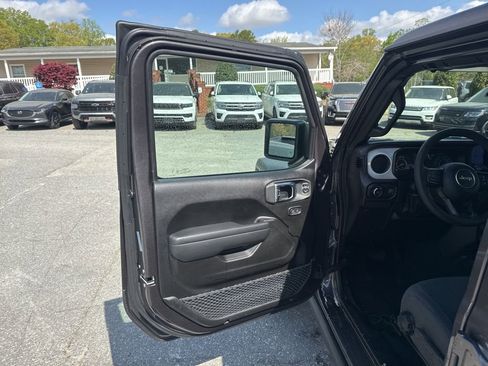 Used 2025 Jeep Wrangler Unlimited Sport AWD/4WD image 21