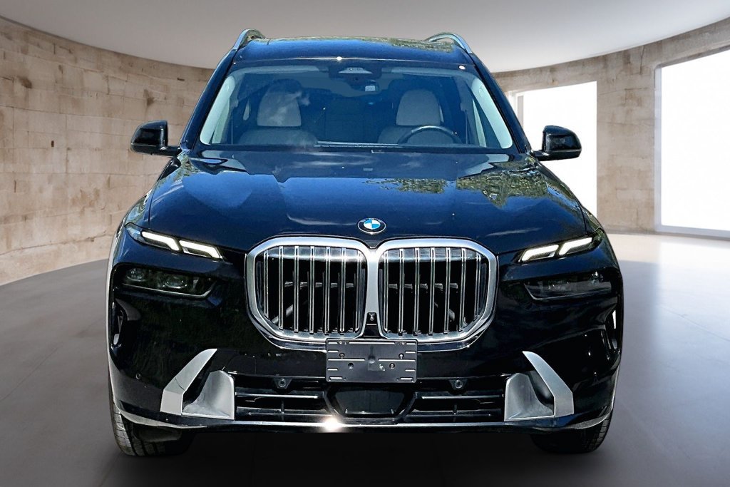 Used 2025 BMW X7 xDrive40i w/ Premium Package AWD/4WD image 4