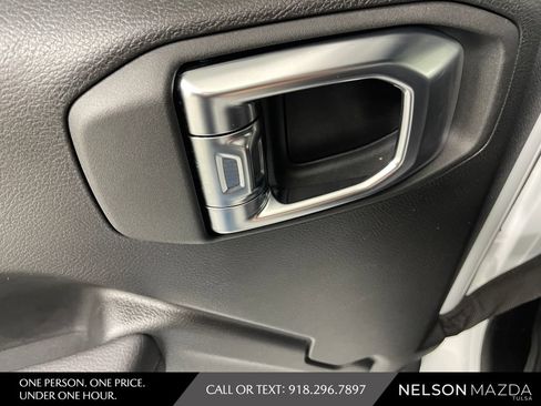 Used 2025 Jeep Gladiator Rubicon AWD/4WD image 30