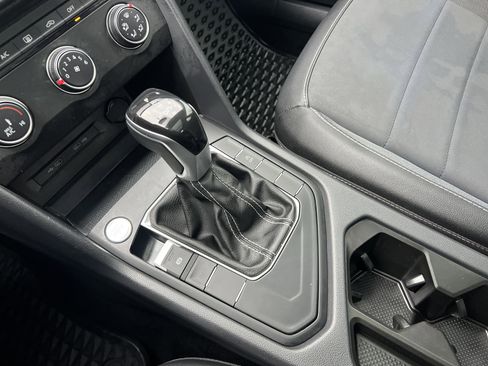 Used 2022 Volkswagen Taos SE w/ Panoramic Sunroof Package image 24