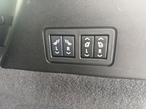 Certified 2025 Cadillac XT6 Premium Luxury image 12