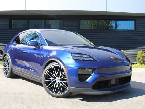 Certified 2024 Porsche Macan 4 Electric image 9