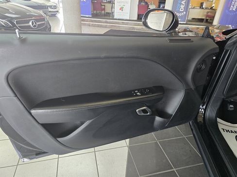 Used 2019 Dodge Challenger SXT w/ Blacktop Package RWD image 7