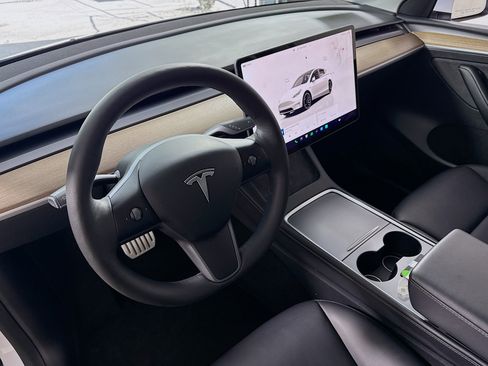 Used 2022 Tesla Model Y Performance image 12