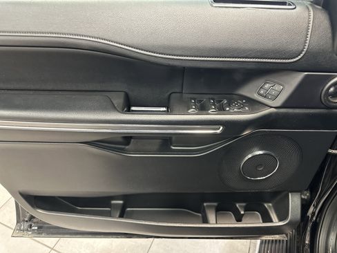 Used 2021 Ford Expedition XLT image 18