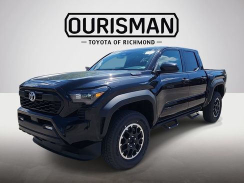 Used 2025 Toyota Tacoma TRD Sport AWD/4WD image 3