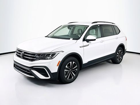 Used 2024 Volkswagen Tiguan S image 3