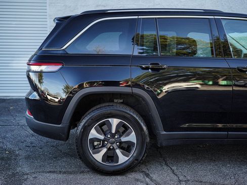 Used 2023 Jeep Grand Cherokee 4WD 4xe image 14