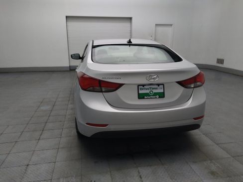 Used 2016 Hyundai Elantra SE w/ Option Group 02 FWD image 6