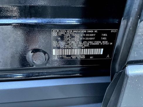 Used 2021 Toyota RAV4 LE FWD image 17