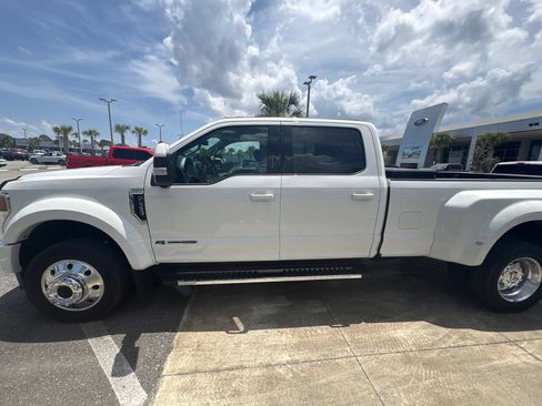 Used 2020 Ford F450 Lariat w/ Lariat Value Package AWD/4WD image 3
